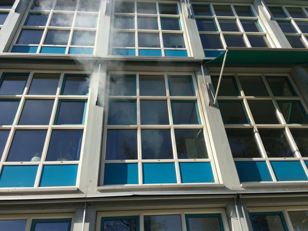 Rooktest bij een school in Amsterdam Zuid, Noord-Holland